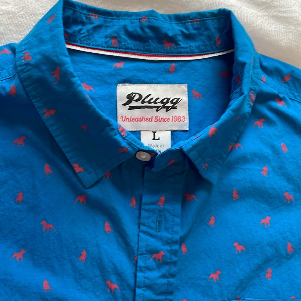 Men’s Plugg short sleeve cotton button down with doggie print. Size L. Cute.